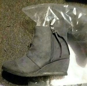 Gina group grey booties